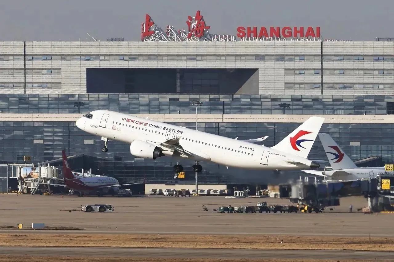 C919單筆最大訂單落地！中國東航與中國商飛簽署100架C919購機協(xié)議