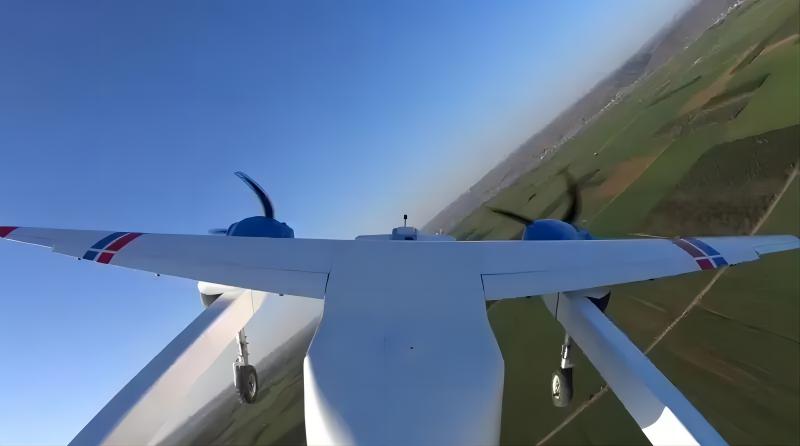 祝賀HH-100航空商用無人運輸系統(tǒng)縮比驗證機完成首次自主測試飛行